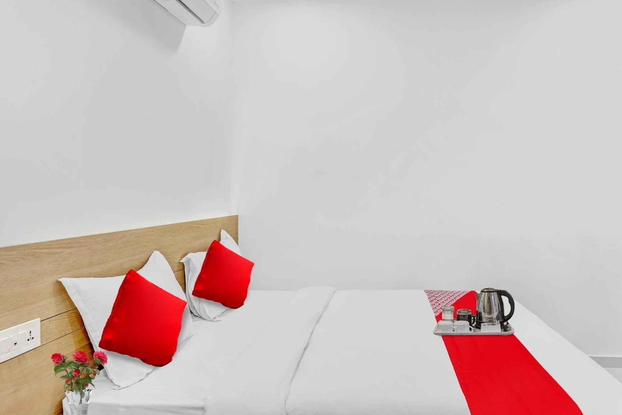 וורנגל Oyo Flagship Hotel Bluemoon מראה חיצוני תמונה